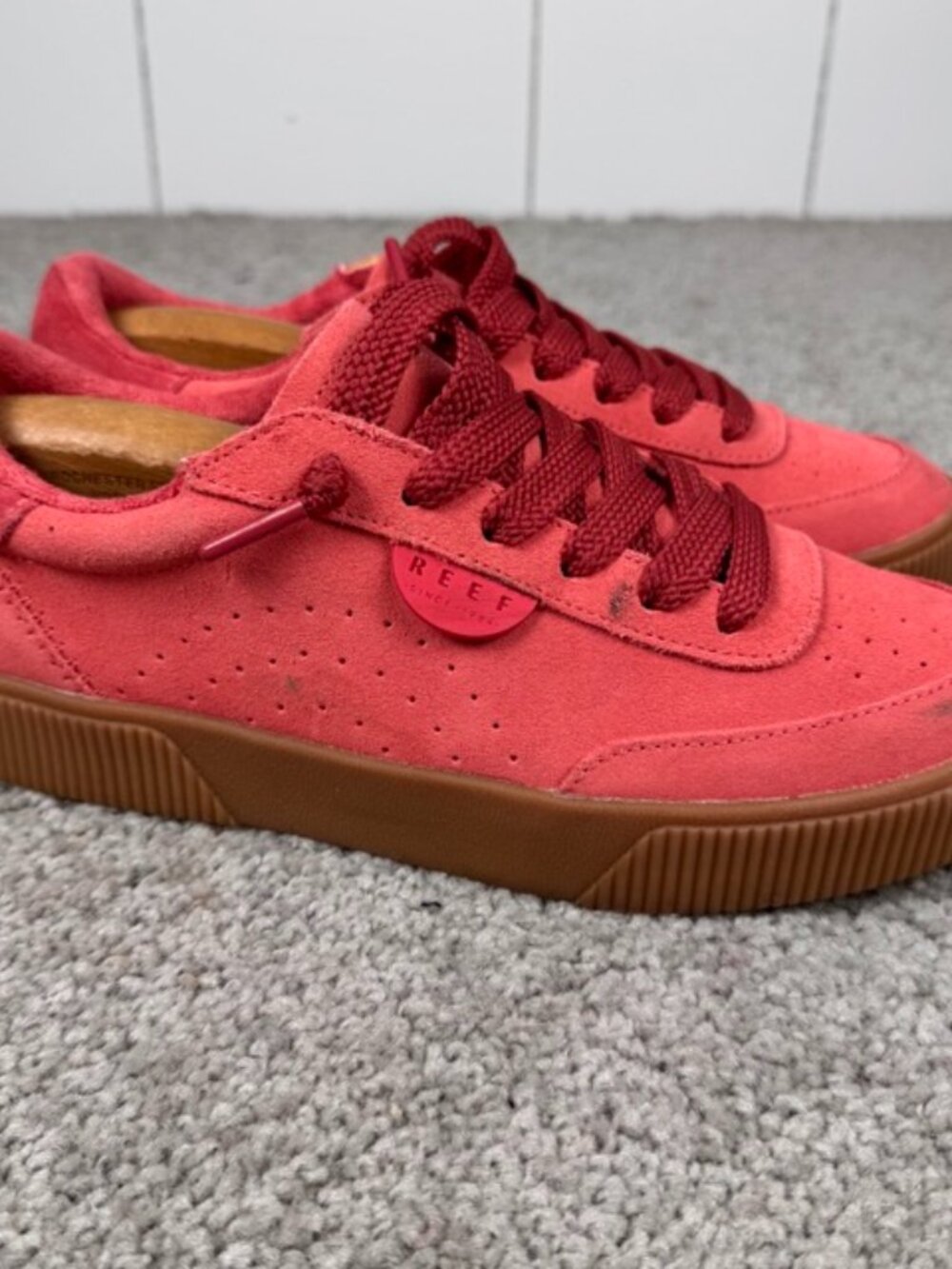 Reef Last Day Seas Women’s Red Gum Sneakers Leather Upper Cork Insole Size 9 US